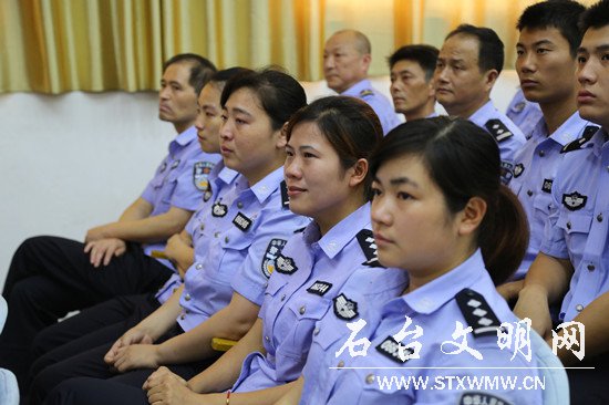 图为报告会现场
