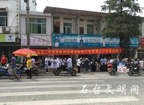 图为义诊现场