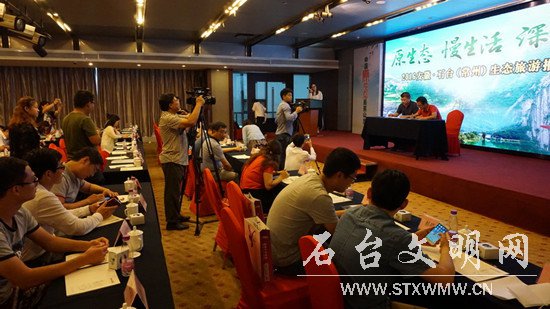 图为活动现场