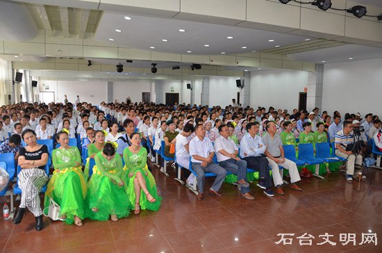 图为诗词吟诵会现场