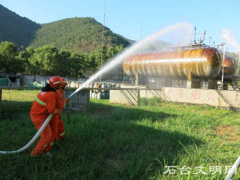 图为应急救援演练现场