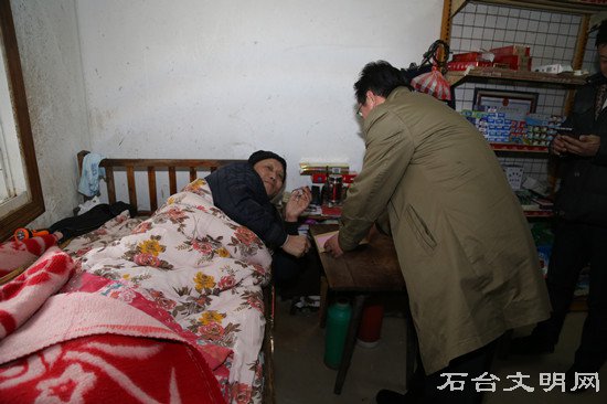 向生活不便申请执行人上门送达执行款项