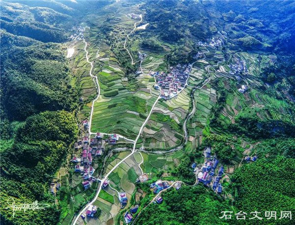 山村无闲田