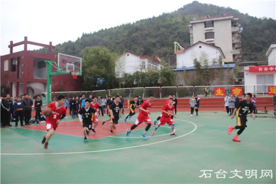 图为比赛现场