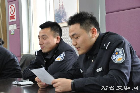 图为各科室所队代表发言