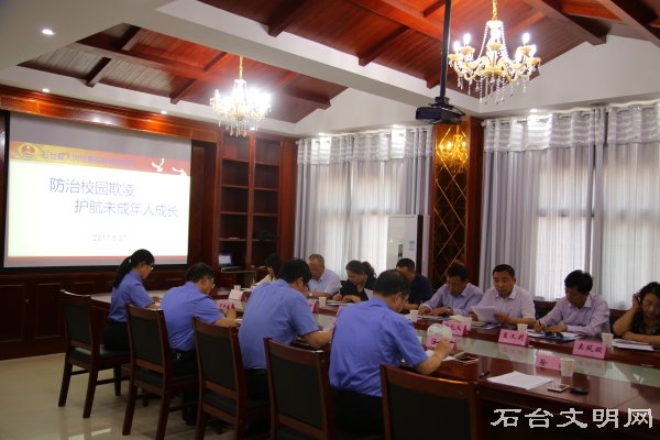 图为座谈会现场