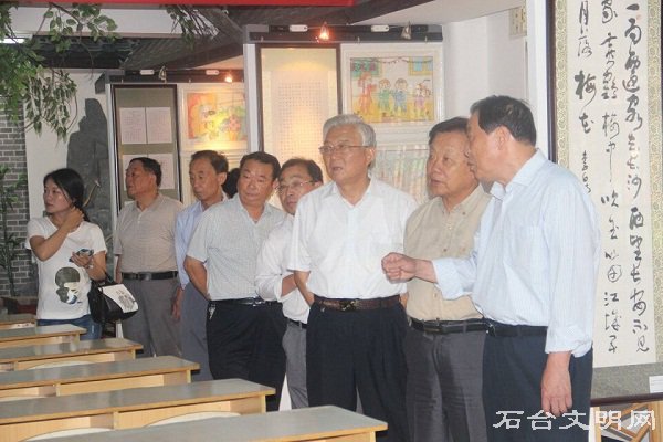 领导考察生态教育馆