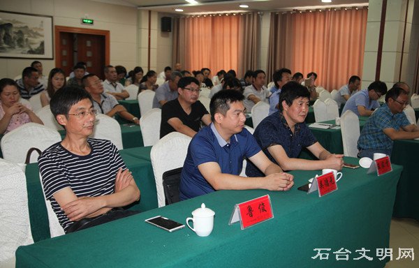 图为巡讲现场