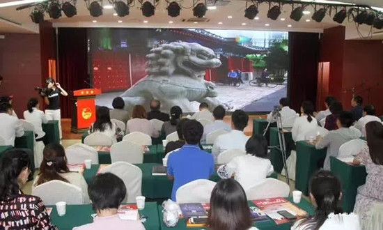 观看爱国主义教育短片《永远的丰碑——红色记忆》