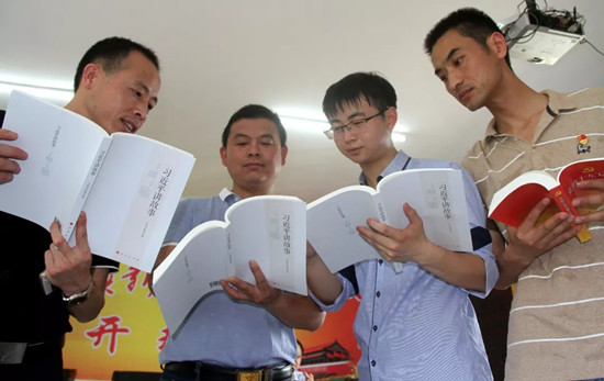 举行开班式,进行了“平语近人”诵读学习和脱贫攻坚专题授课,宣讲了党的十九大精神和脱贫攻坚工作等相关内容