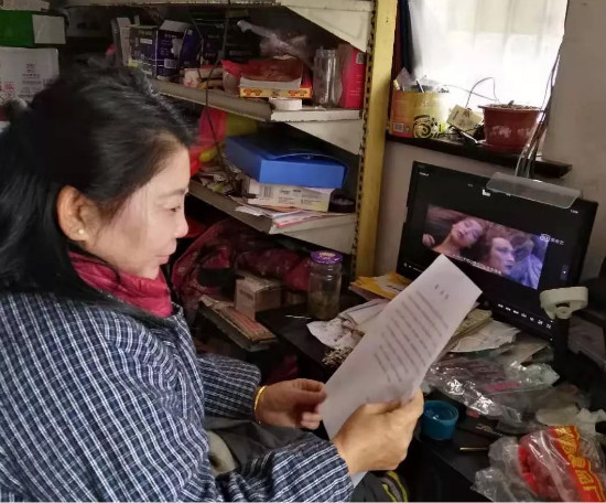 塔坑村发放疫情防控倡议书