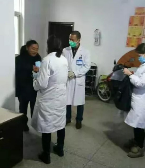 七都镇卫生院在六都村陪同下,对本村武汉返乡的人员进行逐一体检”