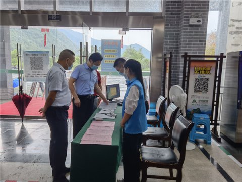 县委常委、副县长顾建华到牯牛降景区调研疫情防控工作
