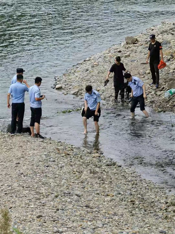 17小时不眠不休，石台警民合力找到离家出走村民3.jpg