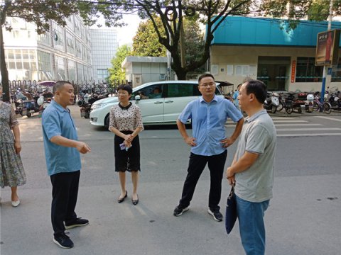 副县长喻志敏来到石台中学督查指导开学工作