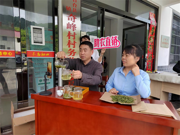 利用电商直播助农.jpg