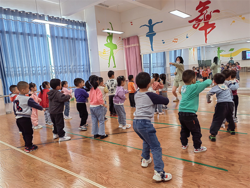 3石台县示范幼儿园开展延时服务“舞蹈”.jpg