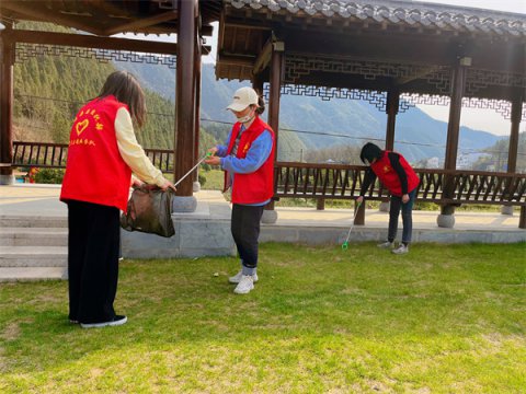 县委组织部开展“学雷锋·庆三八·巾帼展风采” 党员志愿活动