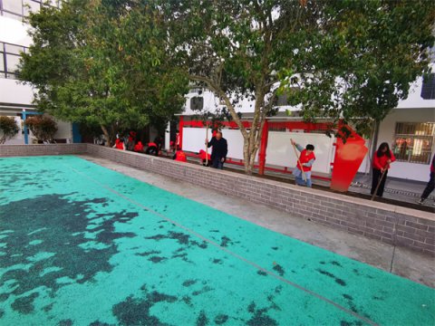 石台公路分中心与老年大学联合开展美化环境志愿服务活动