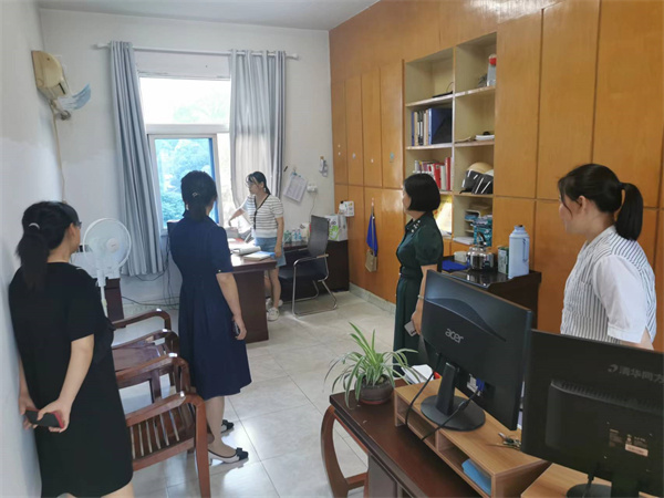 石台法院简报第48期-开展办公卫生检查    营造良好工作环境_副本.jpg