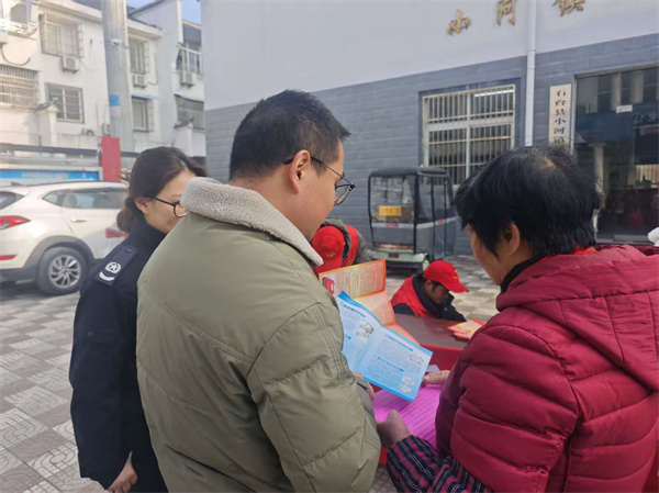 1767578789367491.jpg 宪法宣传_副本.jpg