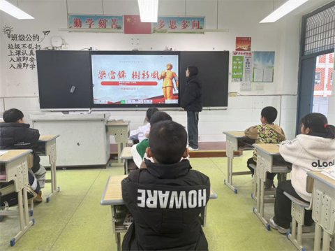 ���´���ů���ģ��׷澫������� ����С����ݷ������ѧУ��չ��ѧ�׷桱�������ʵ���